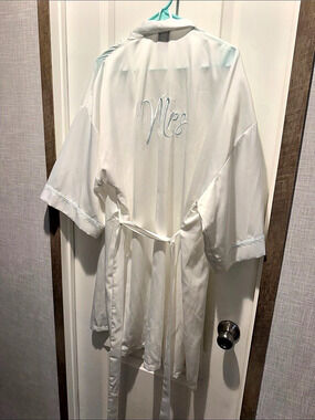 Apt. 9 White Mrs. Embroidered Wedding Robe